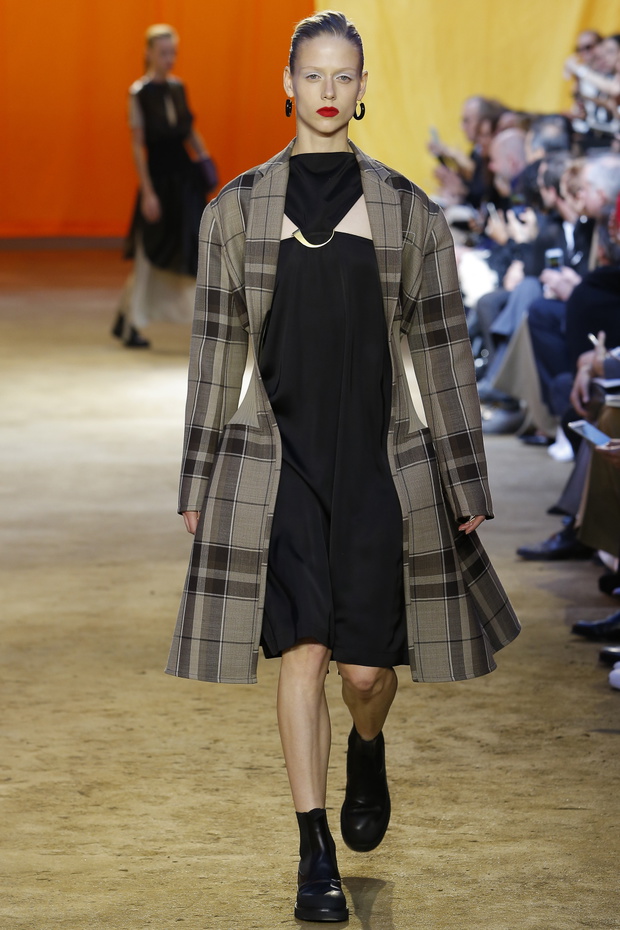 Pokaz kolekcji Celine ss 2016 na Paris Fashion Week_MON1031