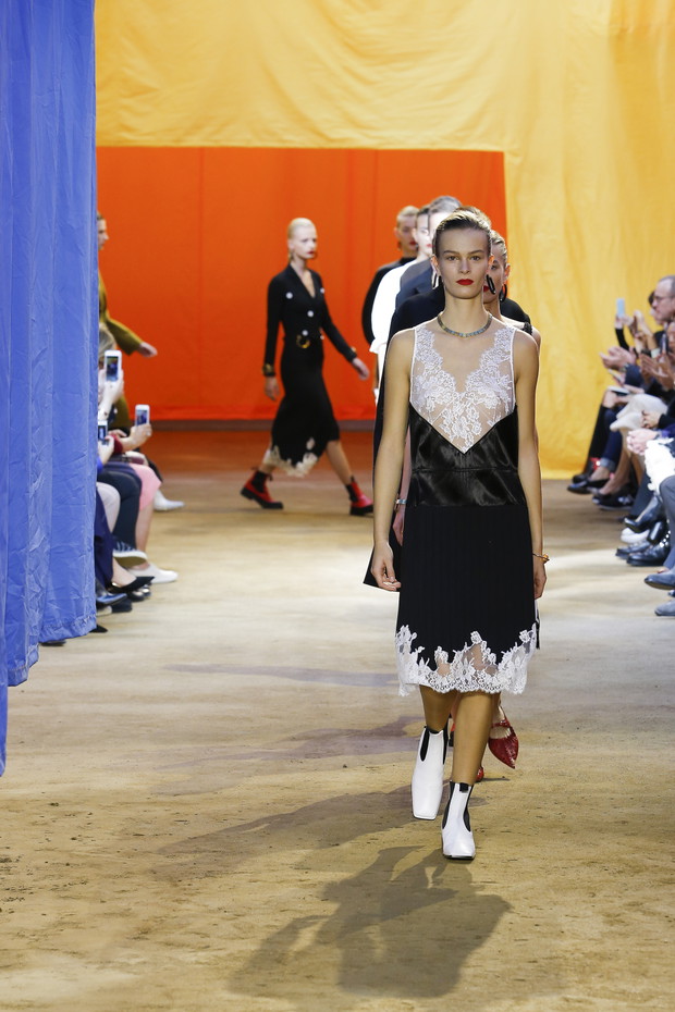 Pokaz kolekcji Celine ss 2016 na Paris Fashion Week_MON1087