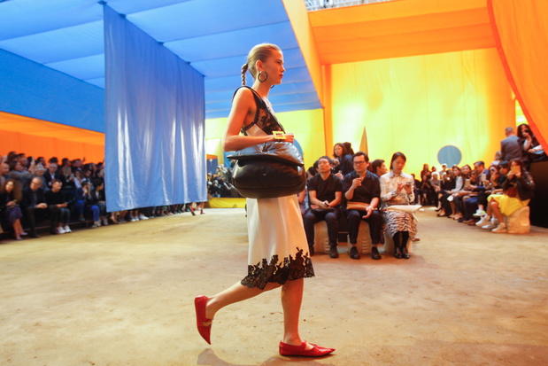 Scenografia pokazu Celine SS 2016 na Paris Fashion Weekceline_903_ss16