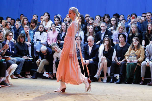 Scenografia pokazu Celine SS 2016 na Paris Fashion Weekceline_933_ss16