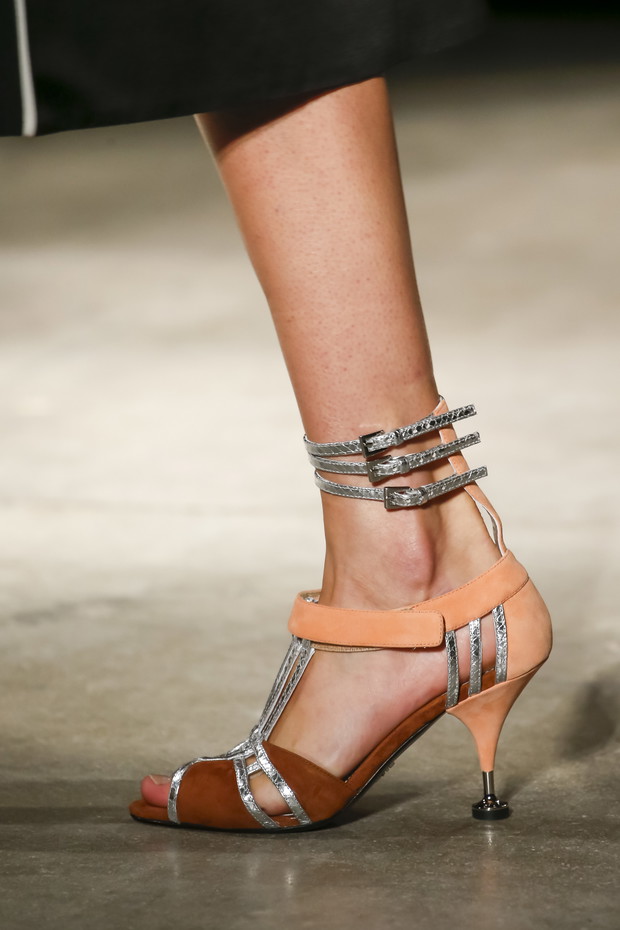 Detale na pokazie Prada SS 2016 na Milan Fashion Week, fot. indigital images_A2X0083