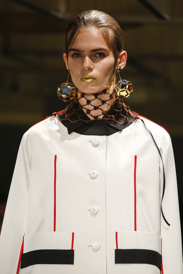 Detale na pokazie Prada SS 2016 na Milan Fashion Week, fot. indigital images_A2X0096