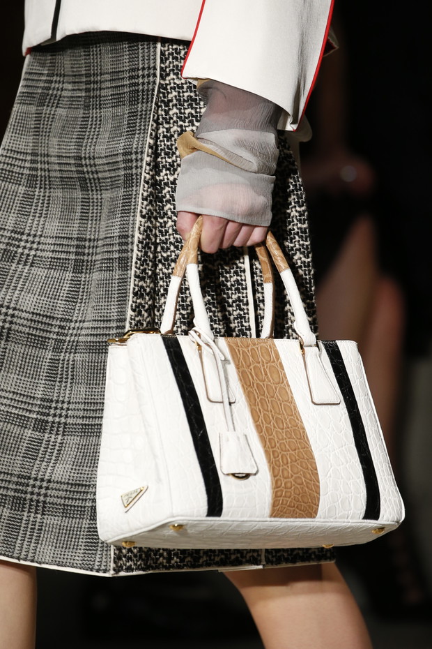 Detale na pokazie Prada SS 2016 na Milan Fashion Week, fot. indigital images_A2X0110