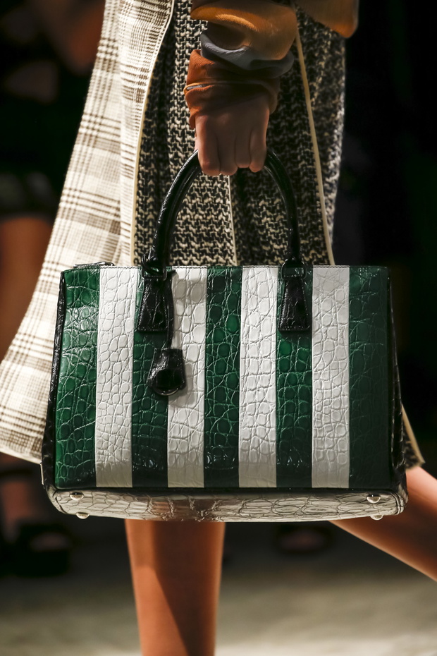 Detale na pokazie Prada SS 2016 na Milan Fashion Week, fot. indigital images_A2X0134