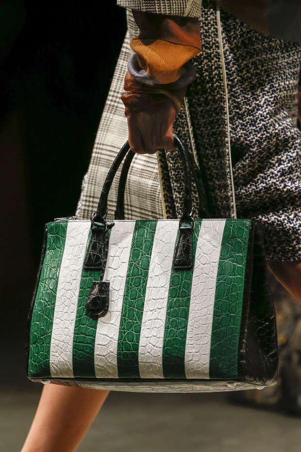 Detale na pokazie Prada SS 2016 na Milan Fashion Week, fot. indigital images_A2X0143