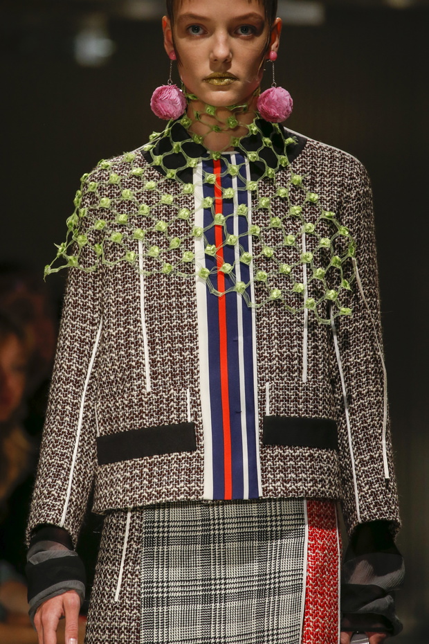 Detale na pokazie Prada SS 2016 na Milan Fashion Week, fot. indigital images_A2X0156