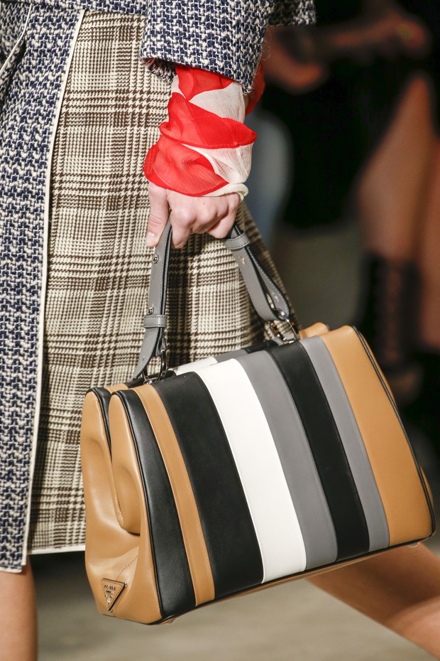 Detale na pokazie Prada SS 2016 na Milan Fashion Week, fot. indigital images_A2X0202