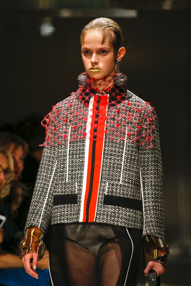 Detale na pokazie Prada SS 2016 na Milan Fashion Week, fot. indigital images_A2X0211