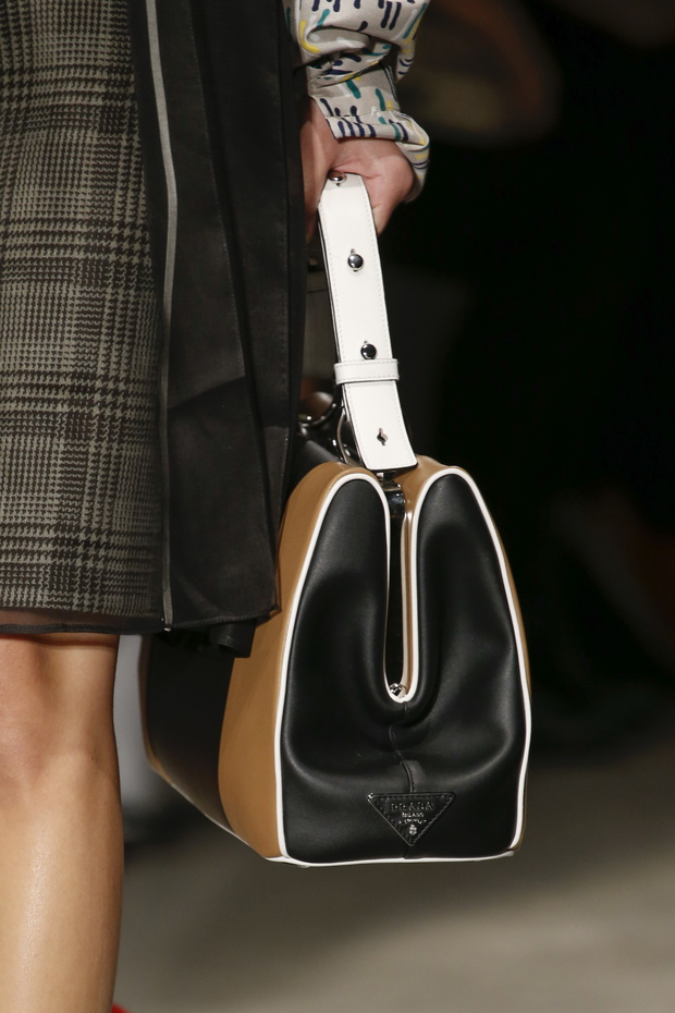 Detale na pokazie Prada SS 2016 na Milan Fashion Week, fot. indigital images_A2X0255