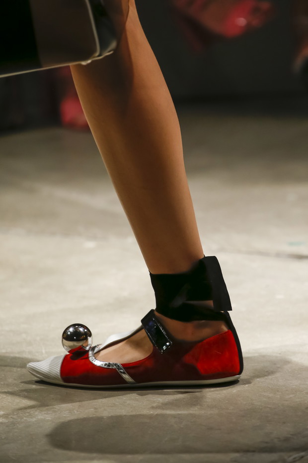 Detale na pokazie Prada SS 2016 na Milan Fashion Week, fot. indigital images_A2X0271