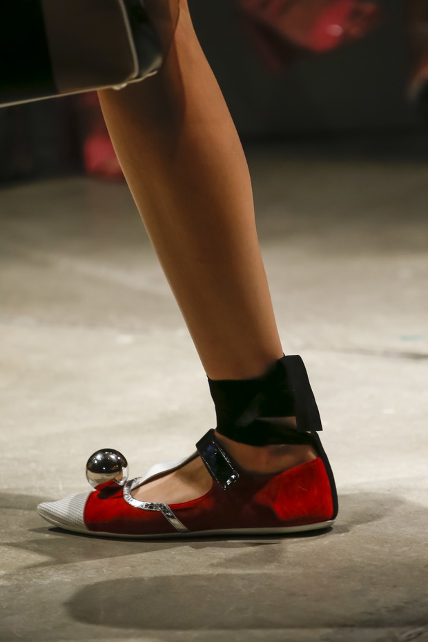 Detale na pokazie Prada SS 2016 na Milan Fashion Week, fot. indigital images_A2X0271