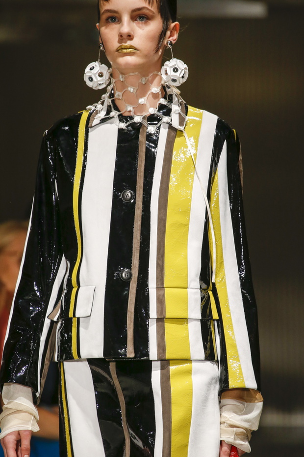 Detale na pokazie Prada SS 2016 na Milan Fashion Week, fot. indigital images_A2X0339
