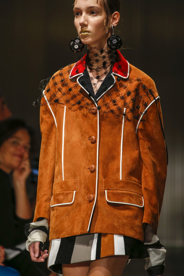 Detale na pokazie Prada SS 2016 na Milan Fashion Week, fot. indigital images_A2X0459