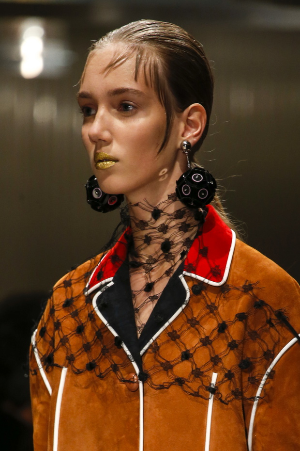 Detale na pokazie Prada SS 2016 na Milan Fashion Week, fot. indigital images_A2X0463