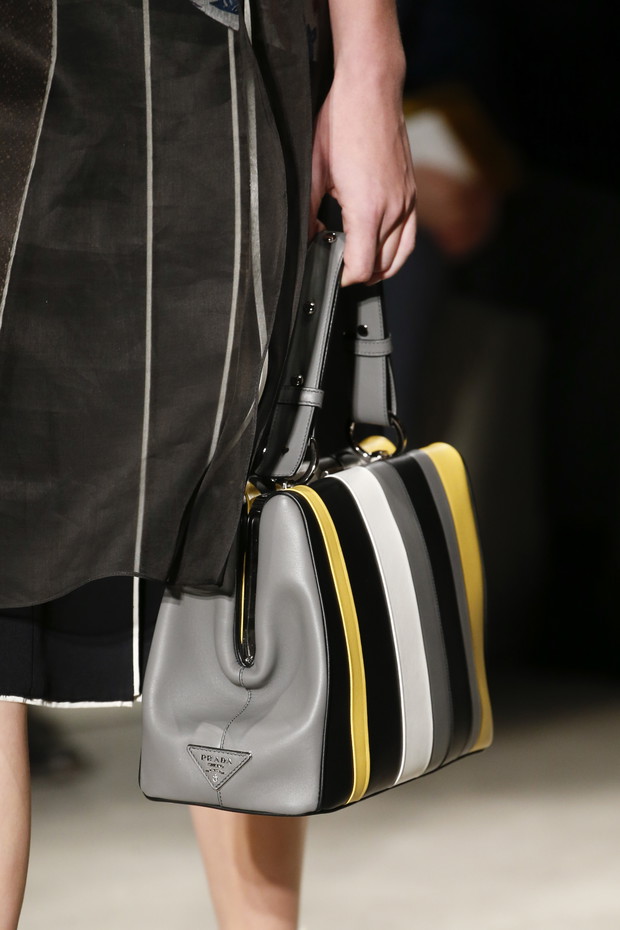 Detale na pokazie Prada SS 2016 na Milan Fashion Week, fot. indigital images_A2X0536