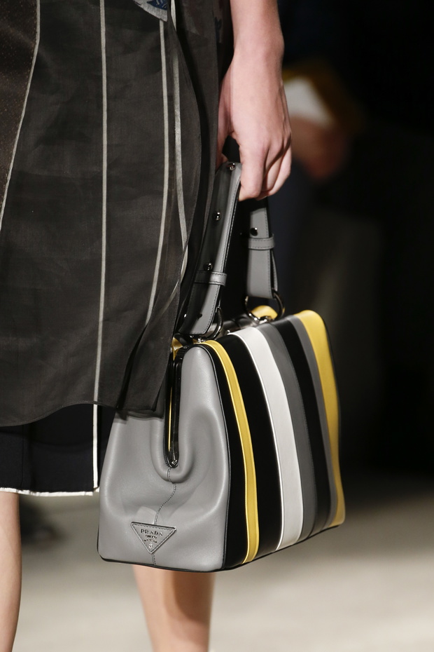 Detale na pokazie Prada SS 2016 na Milan Fashion Week, fot. indigital images_A2X0536