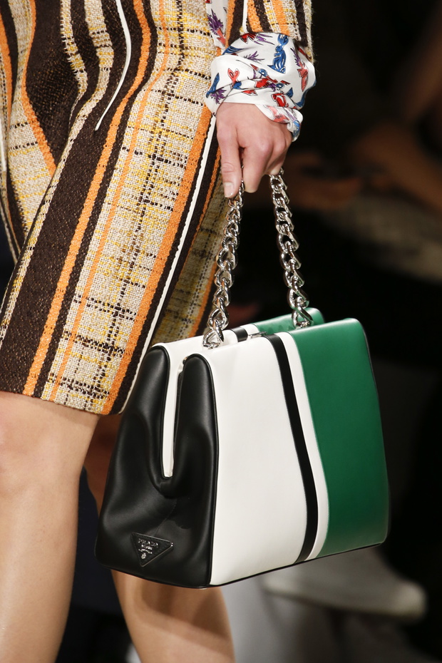 Detale na pokazie Prada SS 2016 na Milan Fashion Week, fot. indigital images_A2X0566