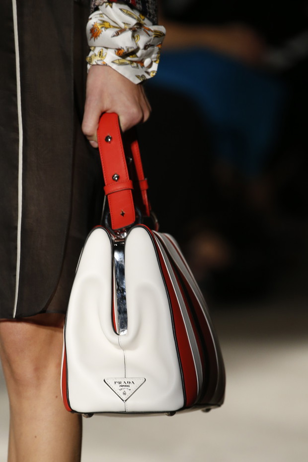 Detale na pokazie Prada SS 2016 na Milan Fashion Week, fot. indigital images_A2X0599