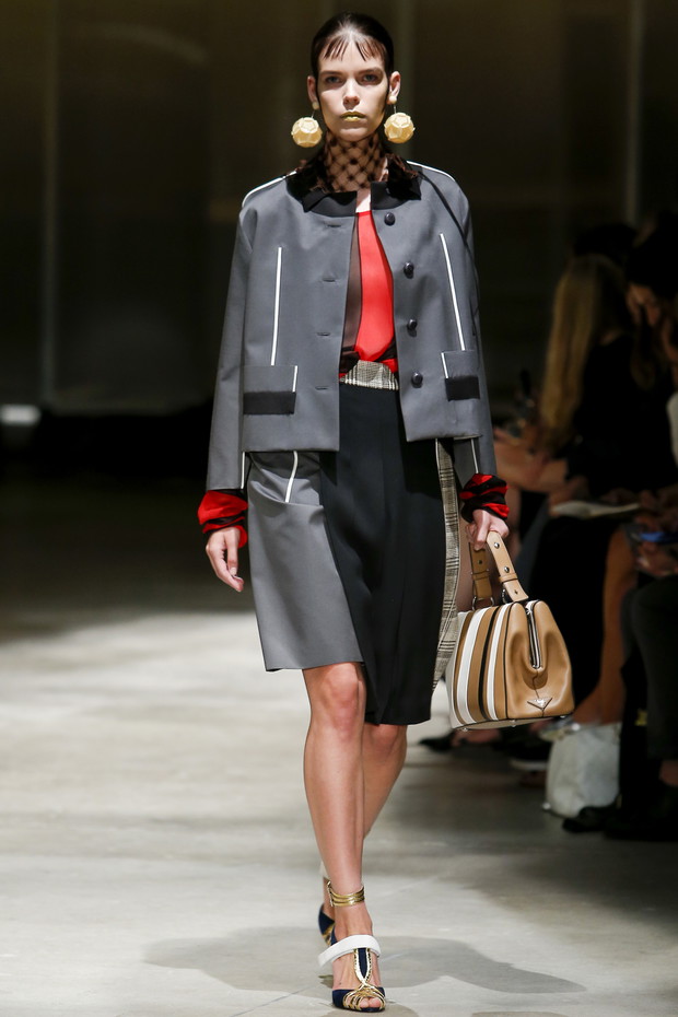 Pokaz kolekcji Prada SS 2016 na Fashion Week w Mediolanie, fot. indigital images_MON0022