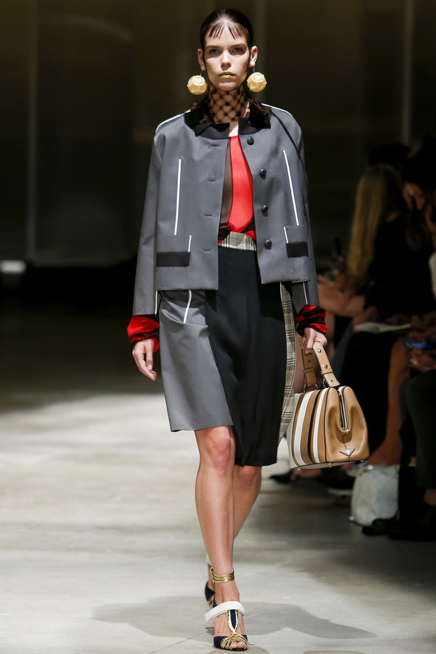 Pokaz kolekcji Prada SS 2016 na Fashion Week w Mediolanie, fot. indigital images_MON0022