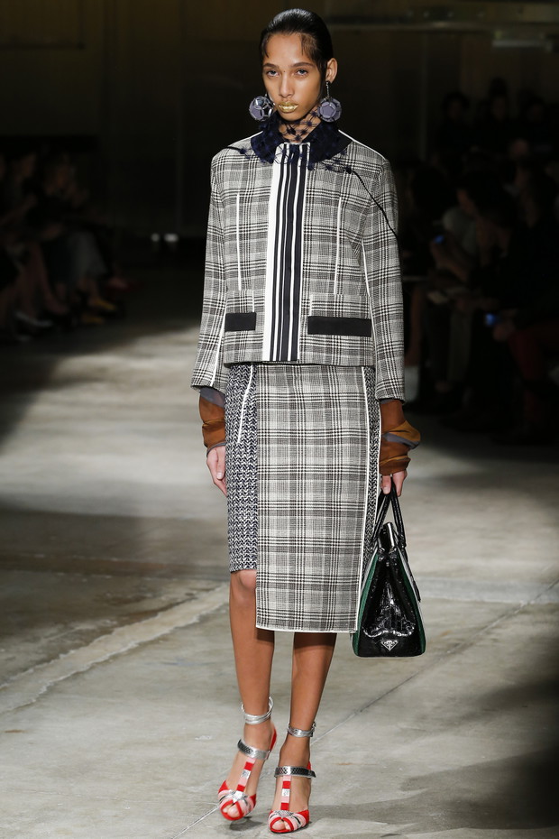 Pokaz kolekcji Prada SS 2016 na Fashion Week w Mediolanie, fot. indigital images_MON0061