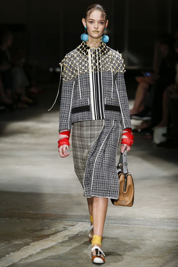 Pokaz kolekcji Prada SS 2016 na Fashion Week w Mediolanie, fot. indigital images_MON0089