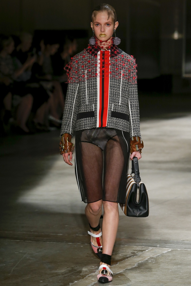 Pokaz kolekcji Prada SS 2016 na Fashion Week w Mediolanie, fot. indigital images_MON0103