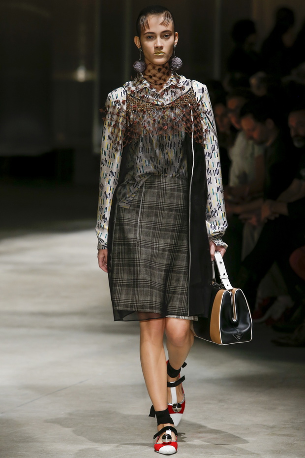 Pokaz kolekcji Prada SS 2016 na Fashion Week w Mediolanie, fot. indigital images_MON0120