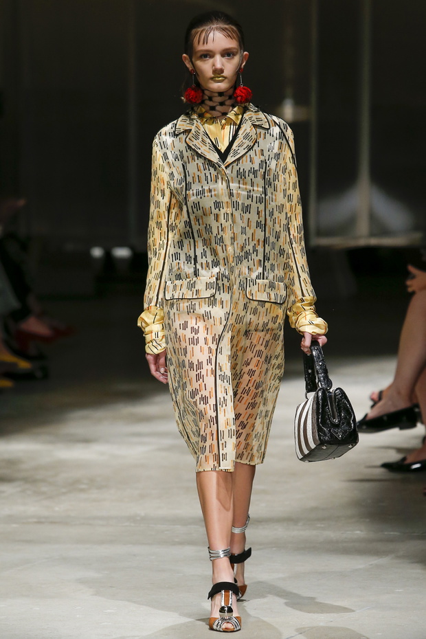 Pokaz kolekcji Prada SS 2016 na Fashion Week w Mediolanie, fot. indigital images_MON0146