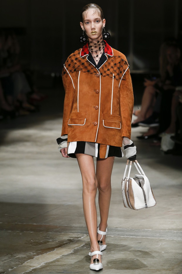 Pokaz kolekcji Prada SS 2016 na Fashion Week w Mediolanie, fot. indigital images_MON0206