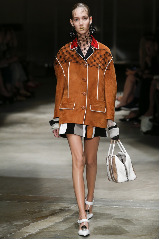 Pokaz kolekcji Prada SS 2016 na Fashion Week w Mediolanie, fot. indigital images_MON0206