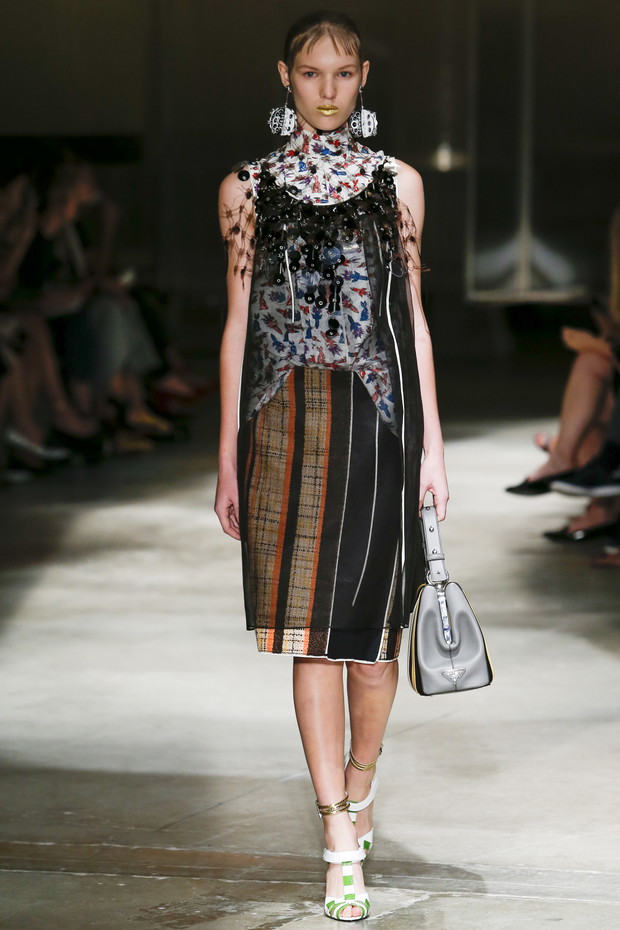 Pokaz kolekcji Prada SS 2016 na Fashion Week w Mediolanie, fot. indigital images_MON0226