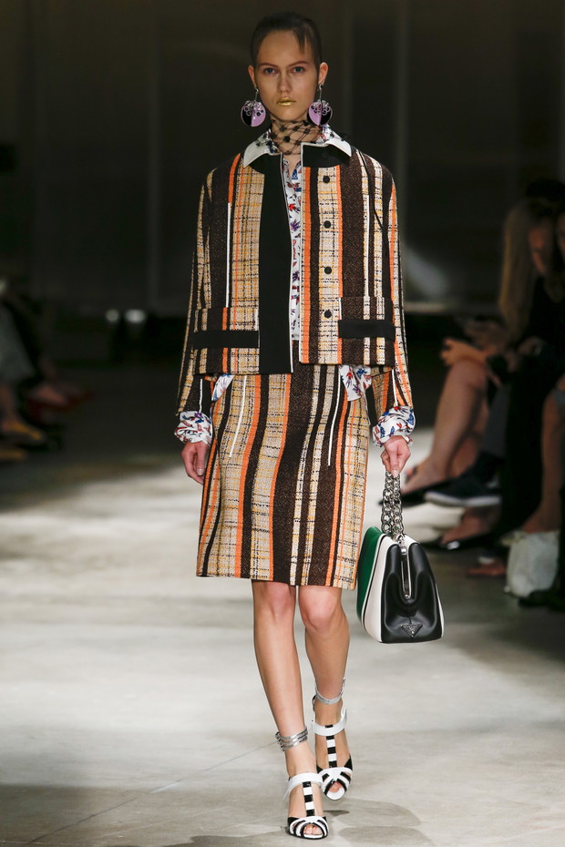 Pokaz kolekcji Prada SS 2016 na Fashion Week w Mediolanie, fot. indigital images_MON0234