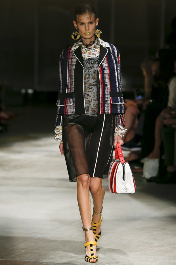 Pokaz kolekcji Prada SS 2016 na Fashion Week w Mediolanie, fot. indigital images_MON0250