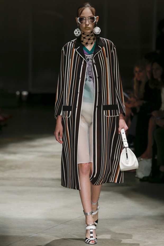 Pokaz kolekcji Prada SS 2016 na Fashion Week w Mediolanie, fot. indigital images_MON0304
