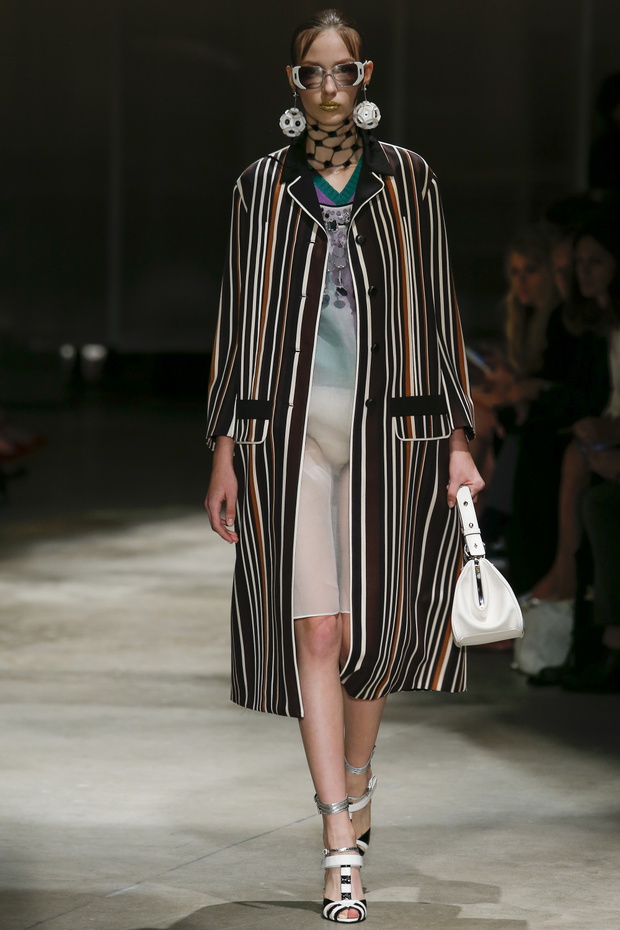 Pokaz kolekcji Prada SS 2016 na Fashion Week w Mediolanie, fot. indigital images_MON0304