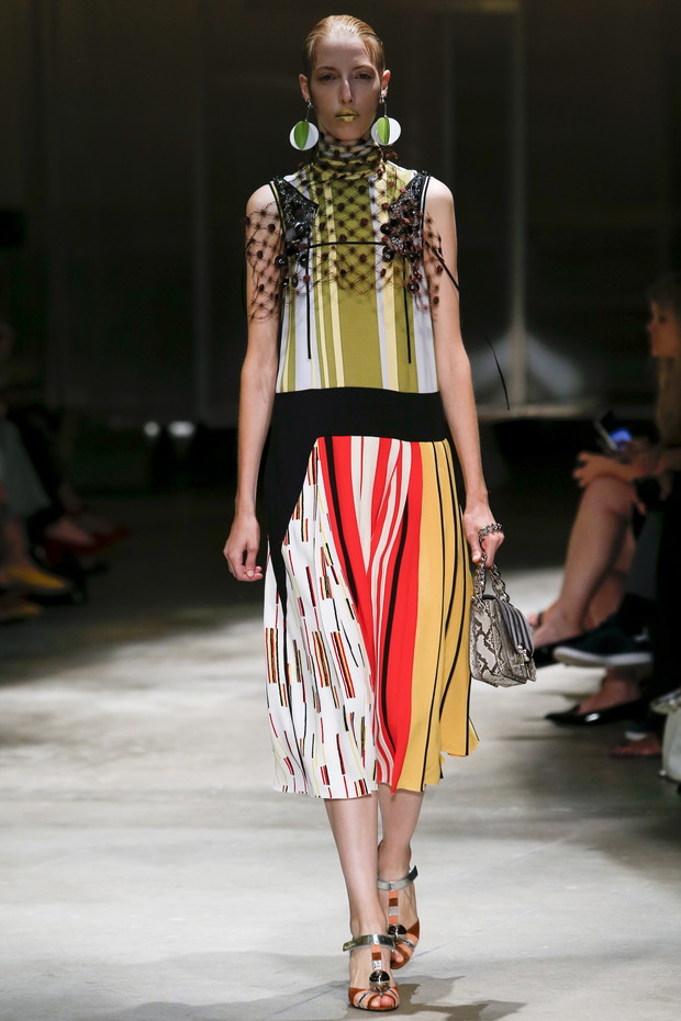 Pokaz kolekcji Prada SS 2016 na Fashion Week w Mediolanie, fot. indigital images_MON0335