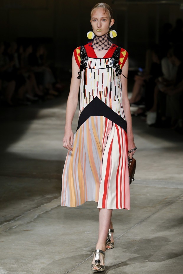 Pokaz kolekcji Prada SS 2016 na Fashion Week w Mediolanie, fot. indigital images_MON0353