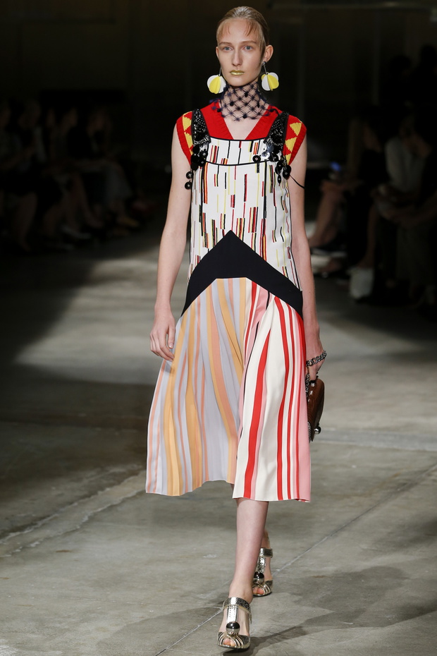 Pokaz kolekcji Prada SS 2016 na Fashion Week w Mediolanie, fot. indigital images_MON0353