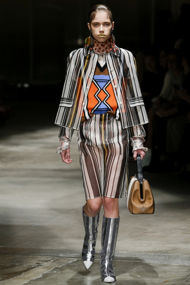 Pokaz kolekcji Prada SS 2016 na Fashion Week w Mediolanie, fot. indigital images_MON0398