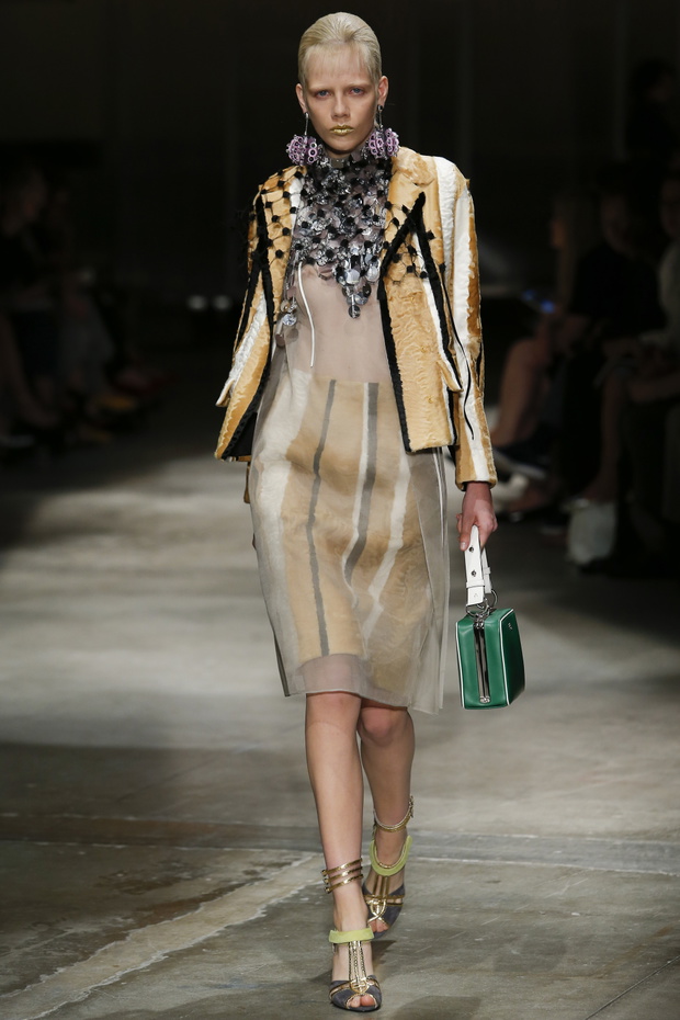 Pokaz kolekcji Prada SS 2016 na Fashion Week w Mediolanie, fot. indigital images_MON0536