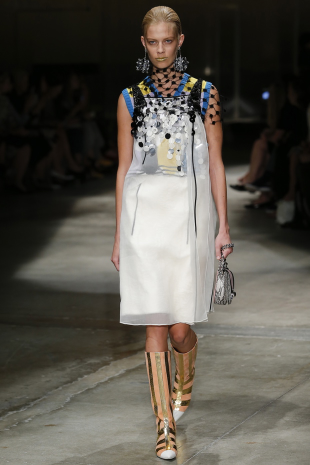 Pokaz kolekcji Prada SS 2016 na Fashion Week w Mediolanie, fot. indigital images_MON0554
