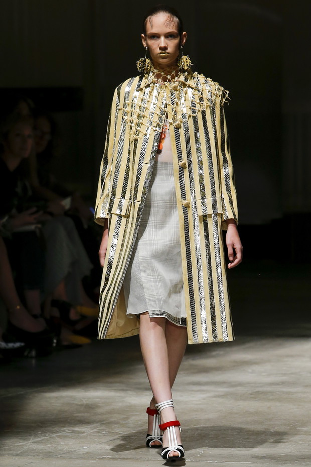 Pokaz kolekcji Prada SS 2016 na Fashion Week w Mediolanie, fot. indigital images_MON0572