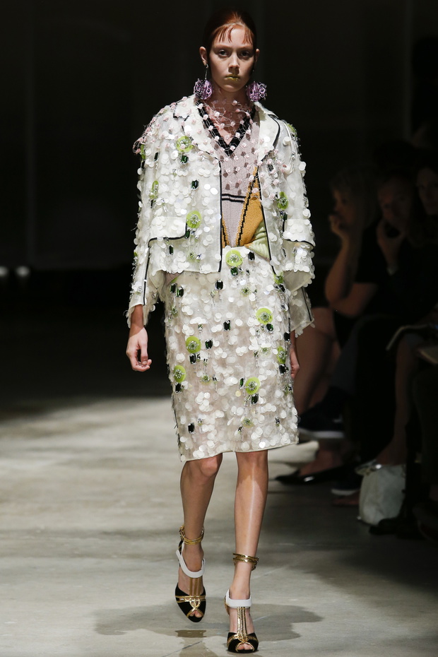 Pokaz kolekcji Prada SS 2016 na Fashion Week w Mediolanie, fot. indigital images_MON0634