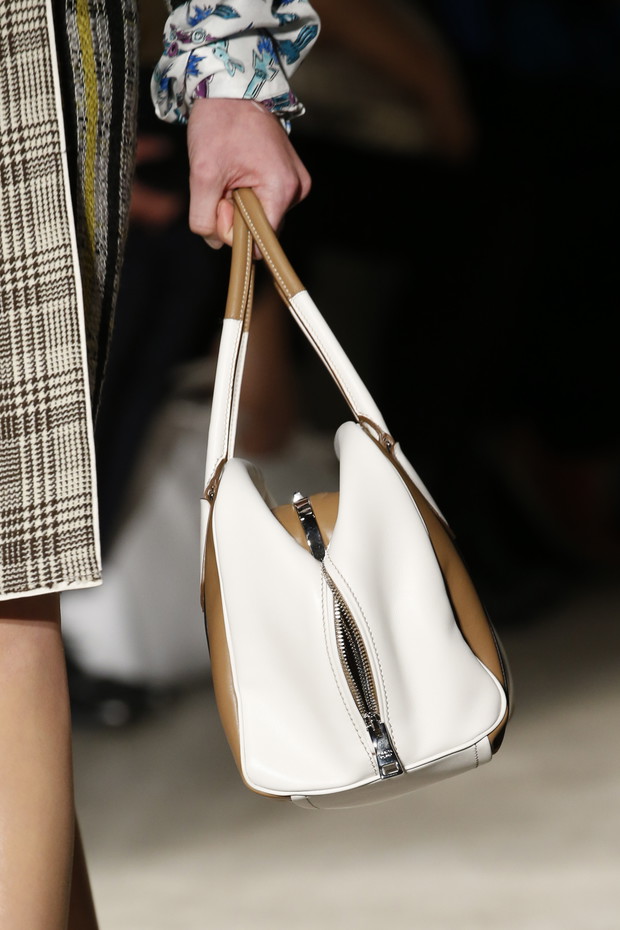 Detale na pokazie Prada SS 2016 na Milan Fashion Week, fot. indigital images_A2X0634