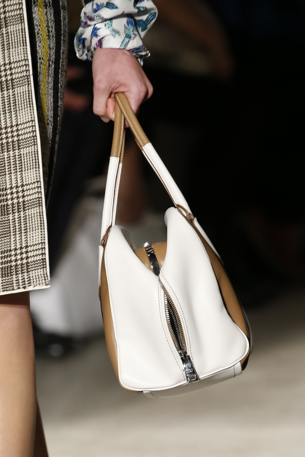 Detale na pokazie Prada SS 2016 na Milan Fashion Week, fot. indigital images_A2X0634