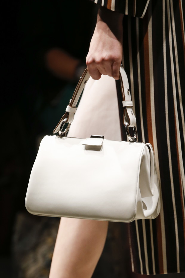 Detale na pokazie Prada SS 2016 na Milan Fashion Week, fot. indigital images_A2X0729