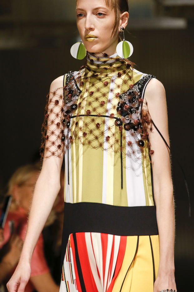 Detale na pokazie Prada SS 2016 na Milan Fashion Week, fot. indigital images_A2X0769