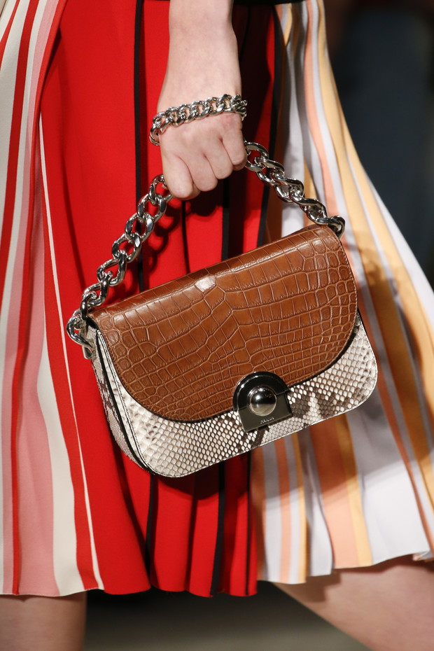 Detale na pokazie Prada SS 2016 na Milan Fashion Week, fot. indigital images_A2X0808