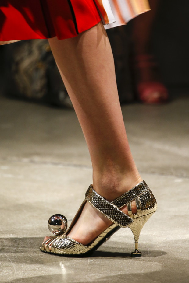Detale na pokazie Prada SS 2016 na Milan Fashion Week, fot. indigital images_A2X0812